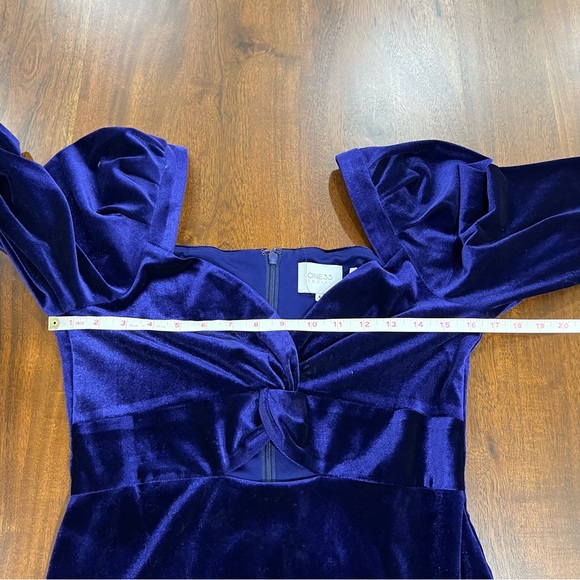 ONE33 Social The Maria Puff-Shoulder Cutout Velvet Mini Dress Size 8 - Picture 9 of 10